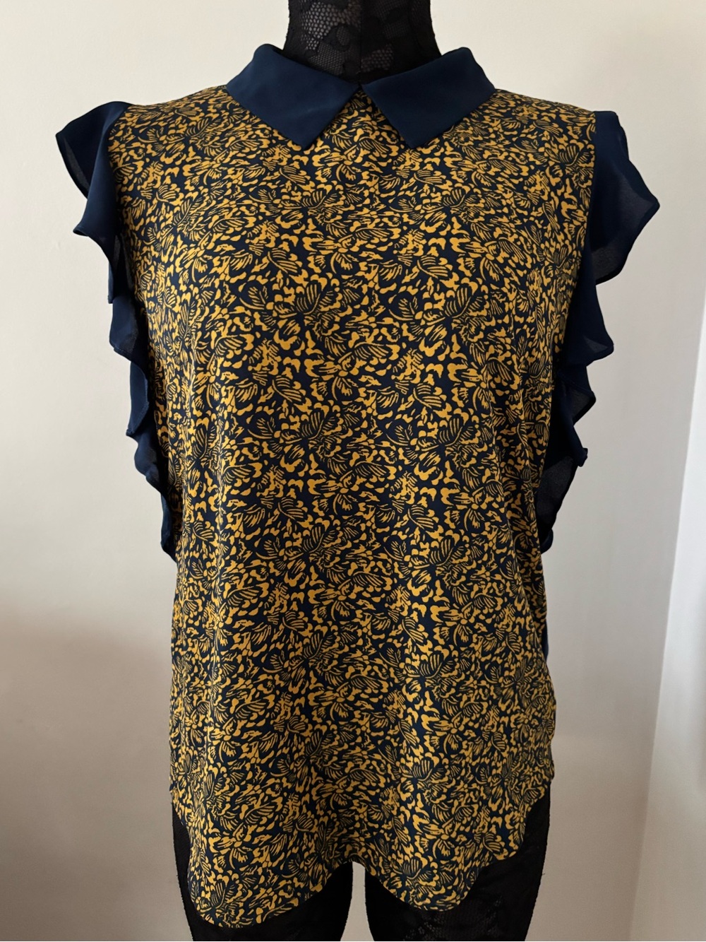 RW&CO sleeveless ruffle blouse
